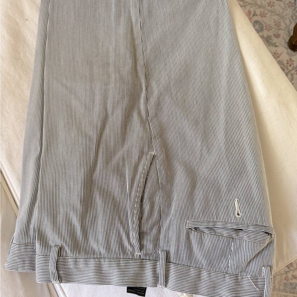 Nautica Men’s 32x32 Navy/White Seersucker pants. 100% cotton. Corded.  EUC